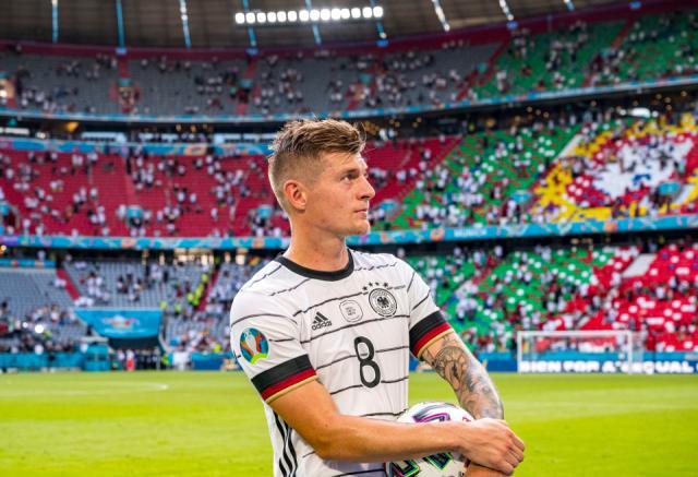 星空体育APP-克罗斯结束国脚生涯 德媒：弗利克将重组中场