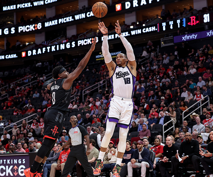 星空平台-一度领先36分！申京26+13+11创三纪录 休媒：怪物一般的三双贡献